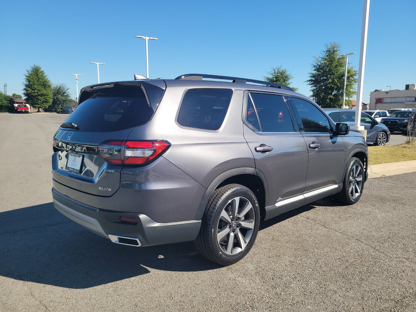 Used 2025 Honda Pilot Elite image 3