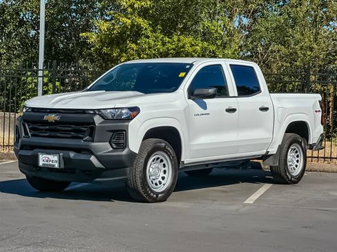 Used 2025 Chevrolet Colorado W/T AWD/4WD image 7