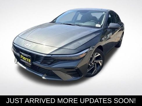 Used 2025 Hyundai Elantra Limited FWD image 1