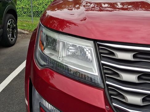 Used 2017 Ford Explorer XLT w/ Equipment Group 202A AWD/4WD image 5