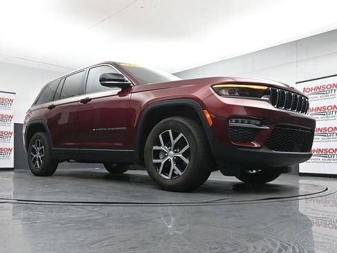Used 2023 Jeep Grand Cherokee Limited AWD/4WD image 28