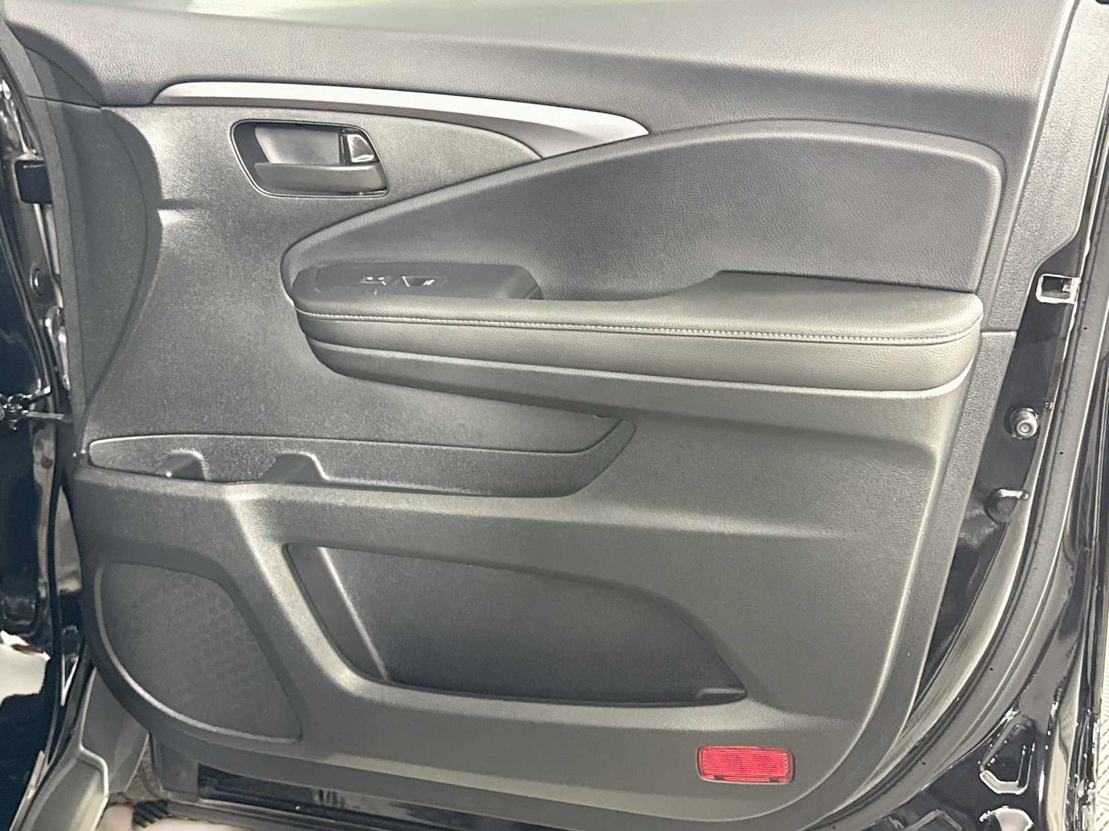 Certified 2025 Honda Passport EX-L image 29