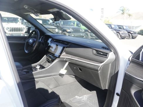 New 2026 Jeep Grand Cherokee Altitude image 24