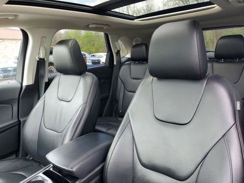 Used 2020 Ford Edge Titanium AWD/4WD image 16
