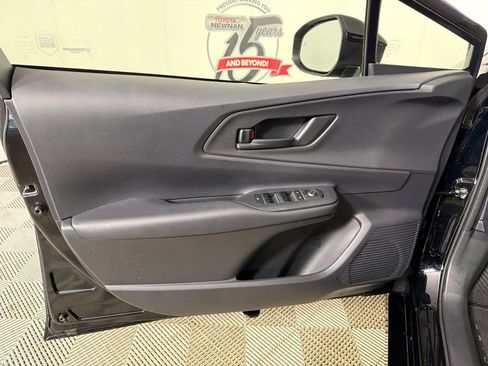 Used 2025 Toyota Prius Plug-In Hybrid image 10