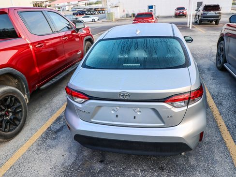 Used 2025 Toyota Corolla LE w/ Convenience Package FWD image 9