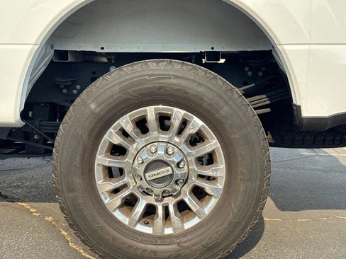 Used 2022 Ford F350 Lariat w/ Chrome Package AWD/4WD image 4
