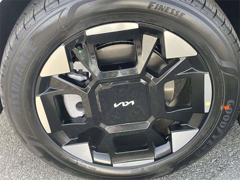 New 2026 Kia Carnival EX image 13