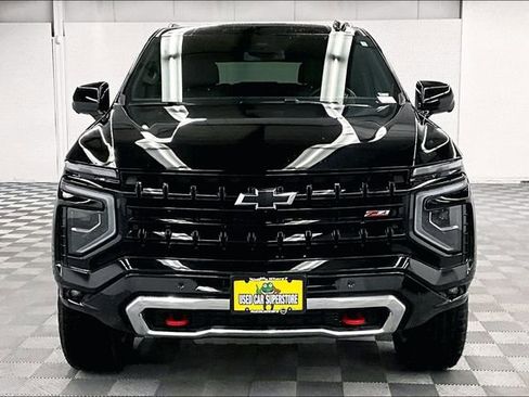 Used 2025 Chevrolet Suburban Z71 image 4