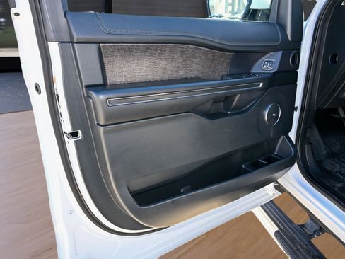 Used 2021 Ford Expedition Max Limited image 14