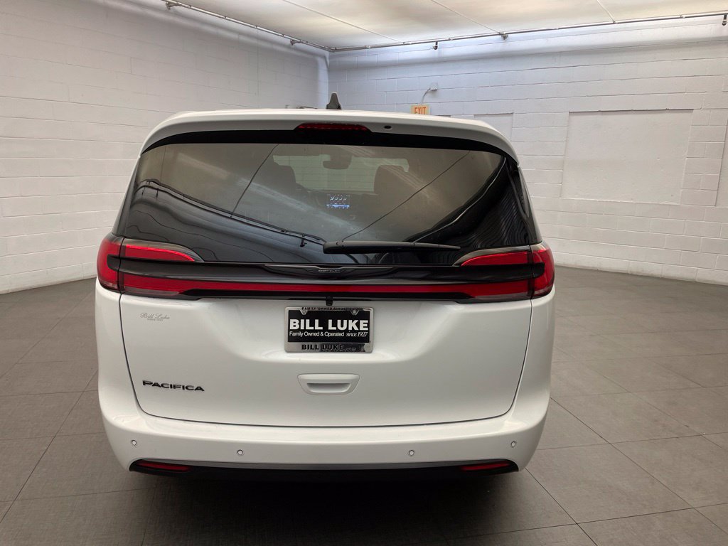 New 2026 Chrysler Pacifica Select FWD image 4