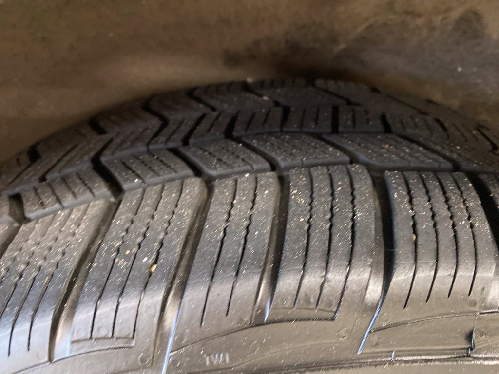 Used 2017 Chrysler Pacifica Touring Plus w/ Tire & Wheel Group FWD image 9