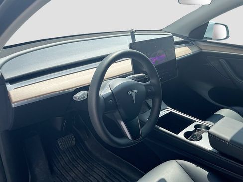 Used 2025 Tesla Model Y Long Range AWD/4WD image 10