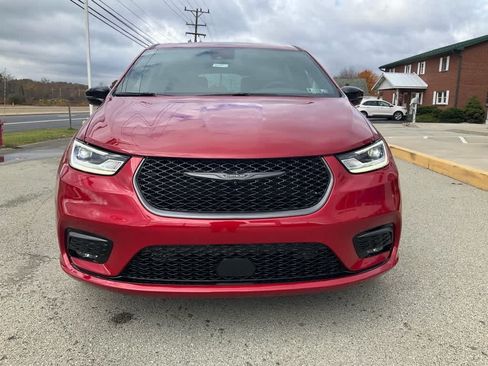 New 2026 Chrysler Pacifica Select AWD/4WD image 2