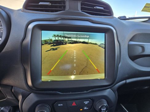 Certified 2022 Jeep Renegade Latitude image 8