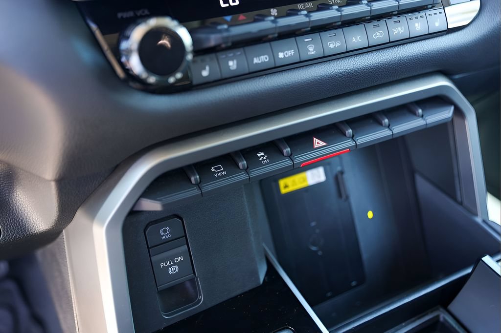 Used 2023 Toyota Sequoia Limited AWD/4WD image 18