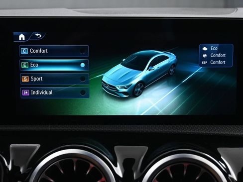 Used 2025 Mercedes-Benz CLA 250 4MATIC image 36