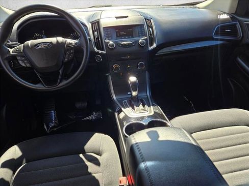 Used 2017 Ford Edge SE image 16