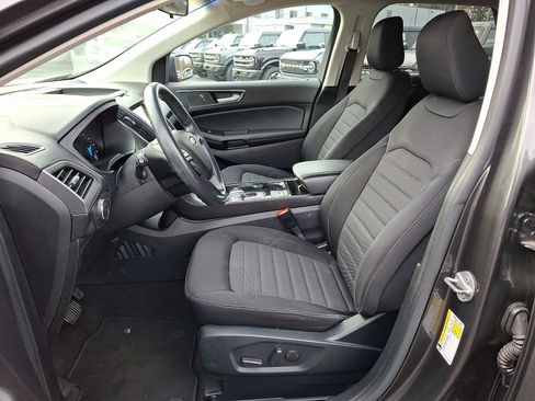 Used 2020 Ford Edge SE image 14