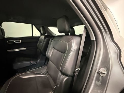 Used 2023 Ford Explorer XLT AWD/4WD image 48