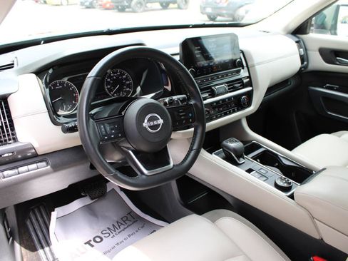 Used 2025 Nissan Pathfinder SL AWD/4WD image 15