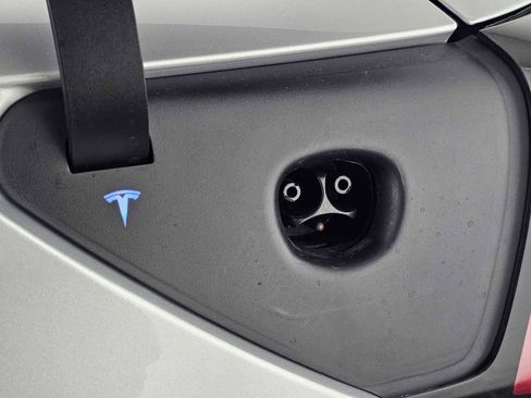 Used 2018 Tesla Model 3 Long Range image 19