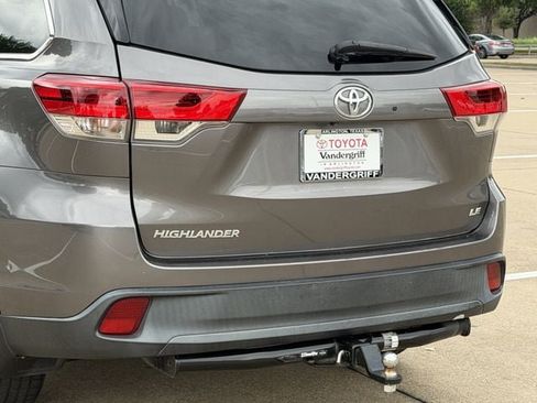 Used 2018 Toyota Highlander Plus FWD image 6