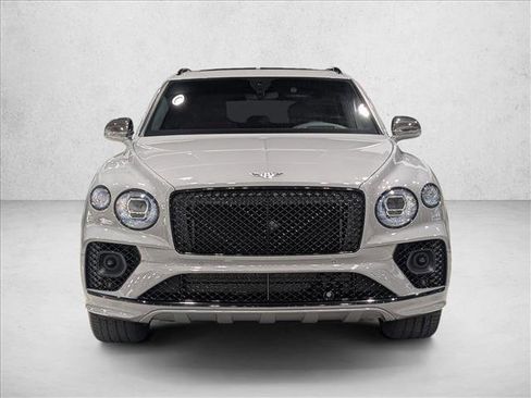 Used 2023 Bentley Bentayga image 2
