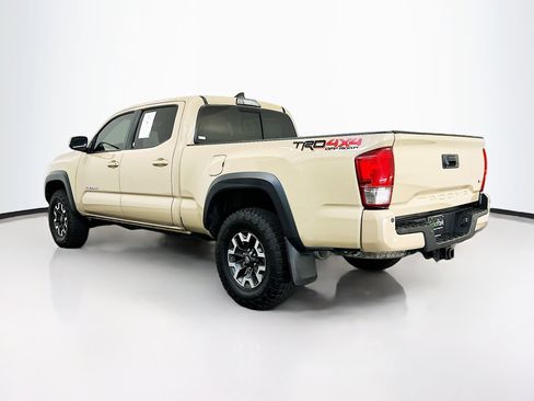 Used 2017 Toyota Tacoma TRD Off-Road w/ Premium & Technology Package AWD/4WD image 5