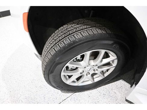 Used 2024 Chrysler Pacifica Touring-L FWD image 11