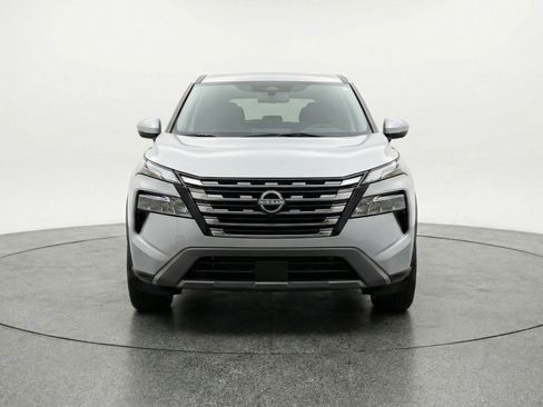 Used 2025 Nissan Rogue SV FWD image 2
