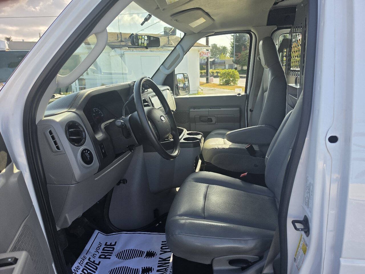 Used 2014 Ford E-250 and Econoline 250 RWD image 17