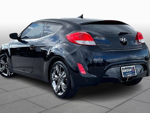 Used 2017 Hyundai Veloster Value Edition image 11