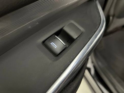 Used 2024 Cadillac XT4 Premium Luxury image 17