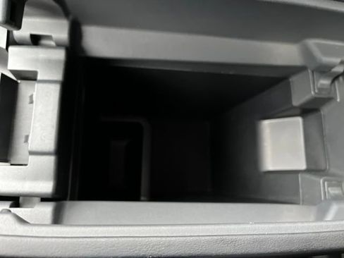 Used 2025 Nissan Rogue SV image 22