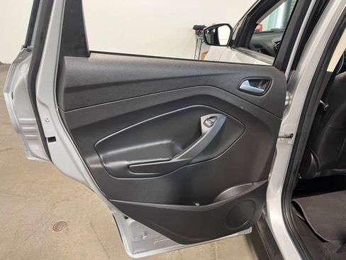 Used 2018 Ford Escape SE w/ SE Sport Appearance Package image 18