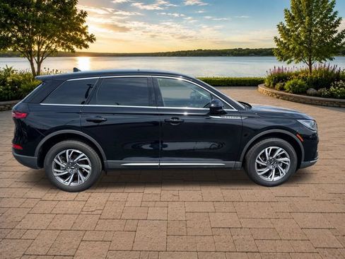 Certified 2024 Lincoln Corsair AWD image 9