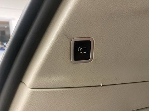 Used 2021 Chrysler Pacifica Touring-L image 10