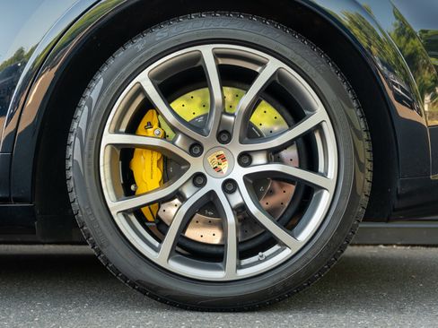 Certified 2023 Porsche Cayenne Turbo S AWD/4WD image 13