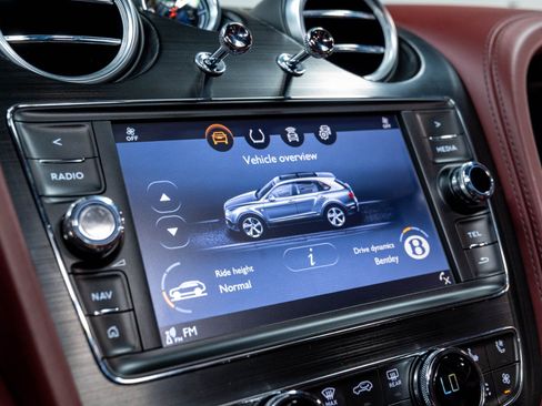Used 2020 Bentley Bentayga AWD/4WD image 77