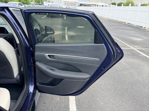 Used 2022 Hyundai Sonata Limited FWD image 17