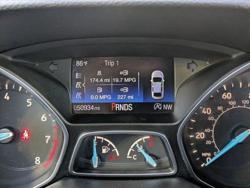 Used 2018 Ford Focus SE w/ SE Appearance Package image 11