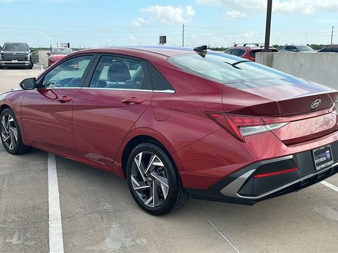 Used 2025 Hyundai Elantra Limited FWD image 11