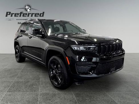 New 2025 Jeep Grand Cherokee Altitude AWD/4WD image 1
