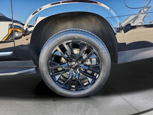 Used 2023 GMC Yukon XL SLT image 28
