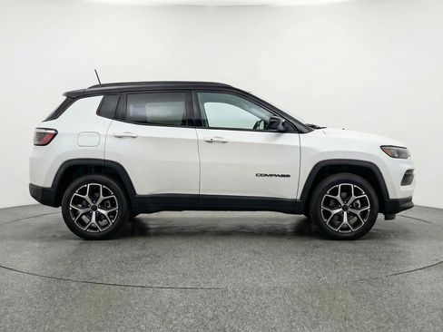 Used 2025 Jeep Compass Limited AWD/4WD image 8