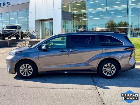 Used 2024 Toyota Sienna XLE image 2