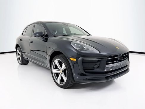 Certified 2025 Porsche Macan AWD/4WD image 7