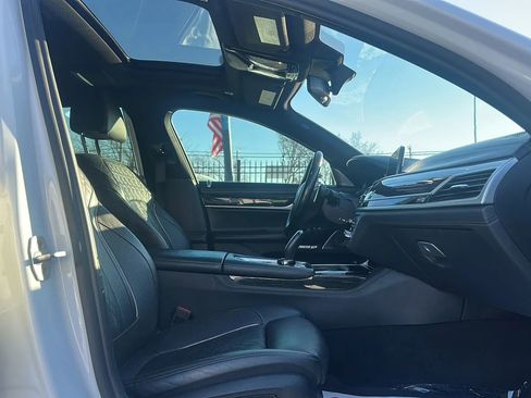 Used 2018 BMW 750i xDrive image 18