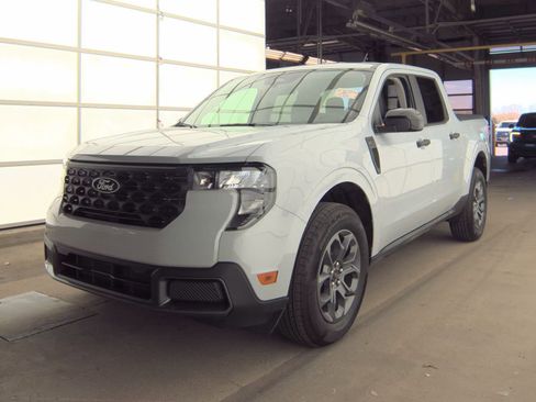 Used 2025 Ford Maverick XLT w/ Equipment Group 301A AWD/4WD image 4